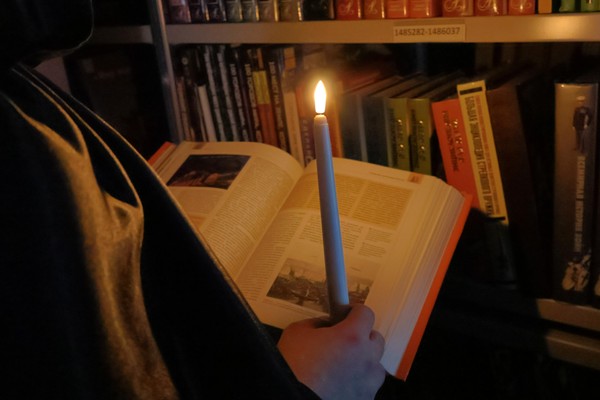 Ночная экскурсия «Блуждают тени среди книг»