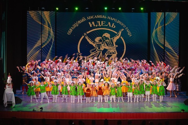 «Посвящение в танцоры» от коллектива «Идель»