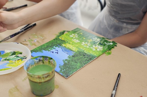 Мастер-класс по акриловой живописи «Подарок маме – незабудки»