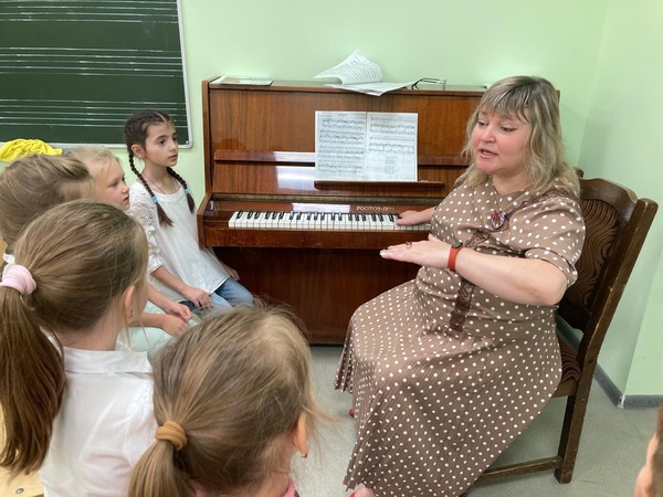 Лекция «Формы работы с вокальным ансамблем младших классов»