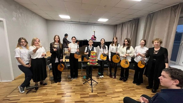 Лекция-концерт «С днём рождения, домра!»