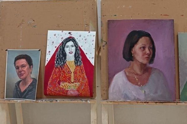 Конкурс «Портретов мам и бабушек»