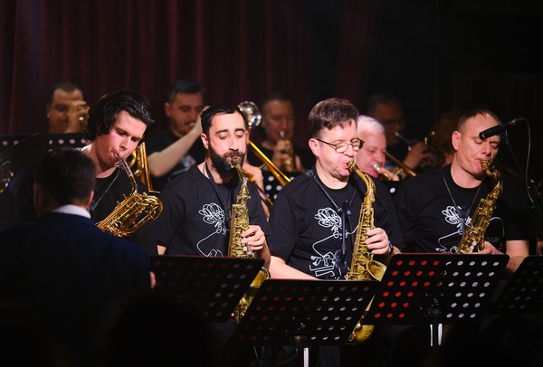 Джаз-оркестр клуба Эссе и Юлия Фролова