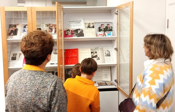 Выставка «Судьба России в его песнях»