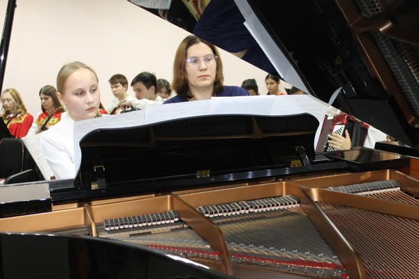 Школьный конкурс этюдов фортепианного отделения