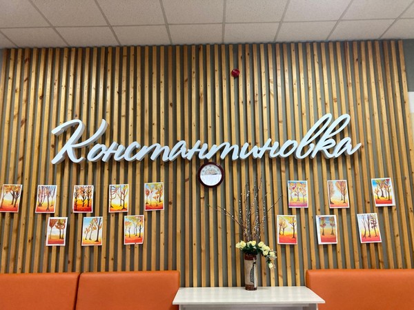 Выставка рисунков «Что я хочу пожелать маме»