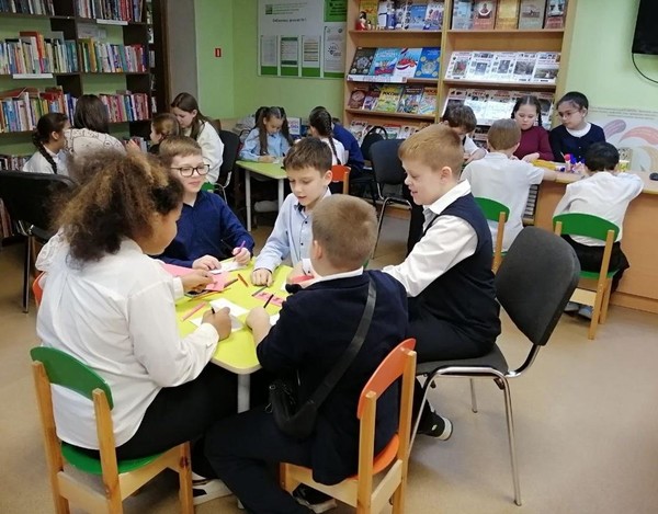 Час доброты «Подари улыбку маме»