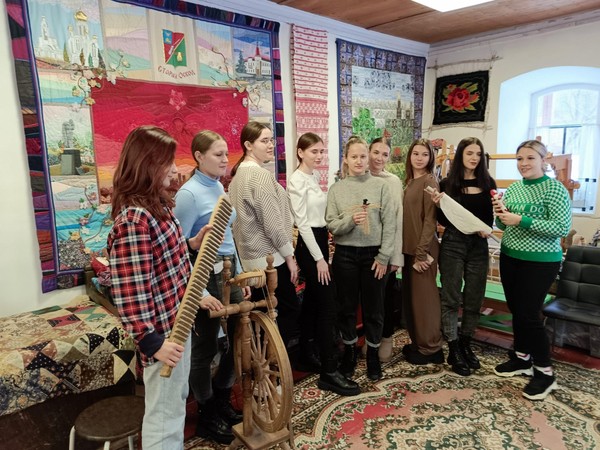 Выставка декоративно-прикладного творчества «По страницам Красной книги»