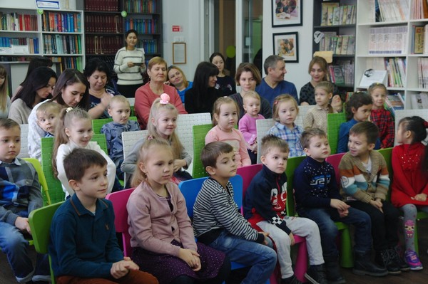 Театрализованная игровая программа «Это нежное слово-мама»