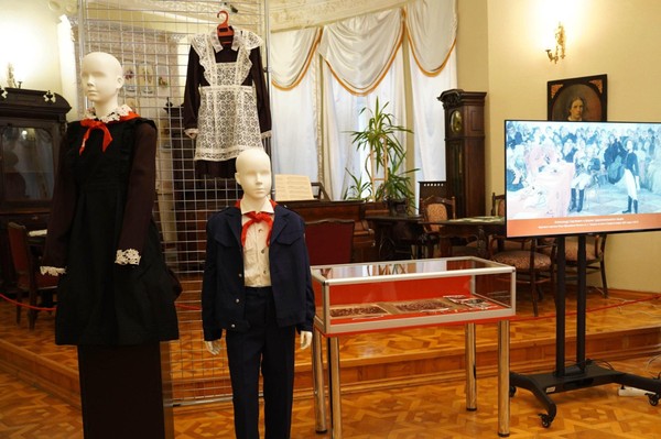 Музейный урок «История школьной формы»