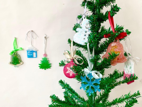 Мастер-класс «Новогодние елочные игрушки из эпоксидной смолы»