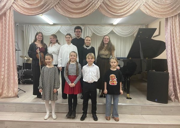 ПО КЛАВИШАМ РОЯЛЯ