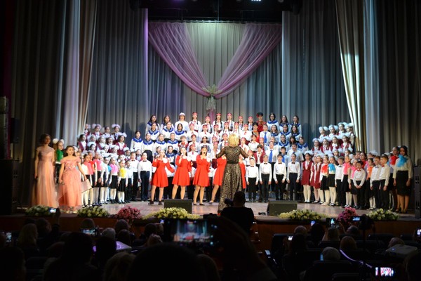 Концерт учащихся «Тепло сердец для наших мам», посвященный Дню Матери