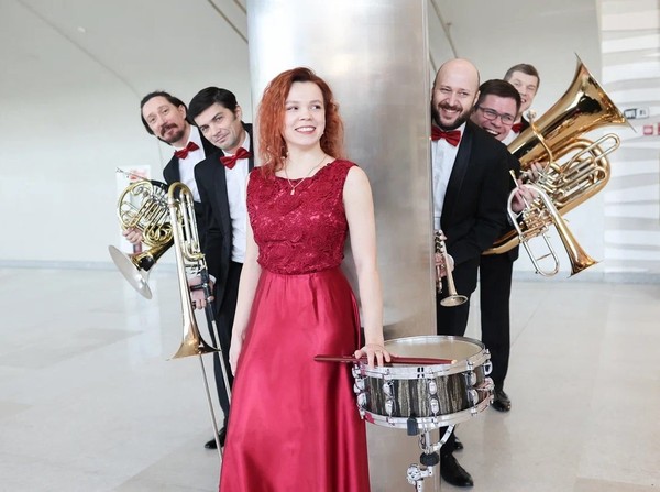 Мы поём, танцуем, дружно маршируем