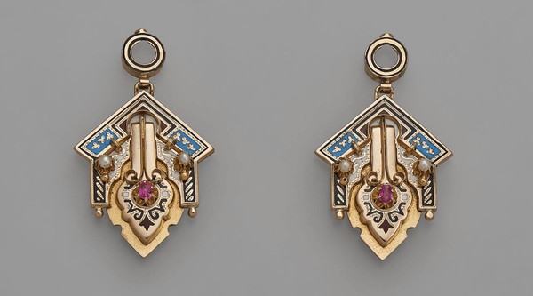 «Особенно в моде теперь драгоценности».Из истории женских ювелирных украшений XVII-XX вв.»