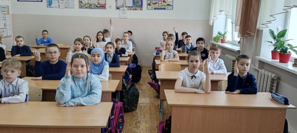 Литературный праздник «Любовью материнской мир согрет»