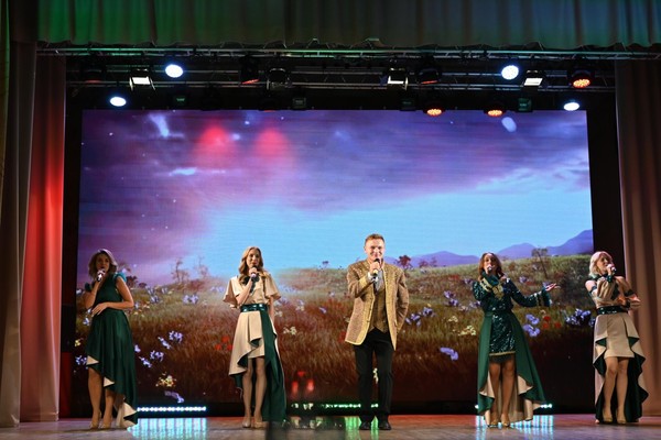 Концерт «Любовью матери весь мир согрет!»