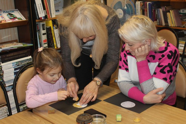 Занятие в изостудии «Акварелька» с мастер-классом