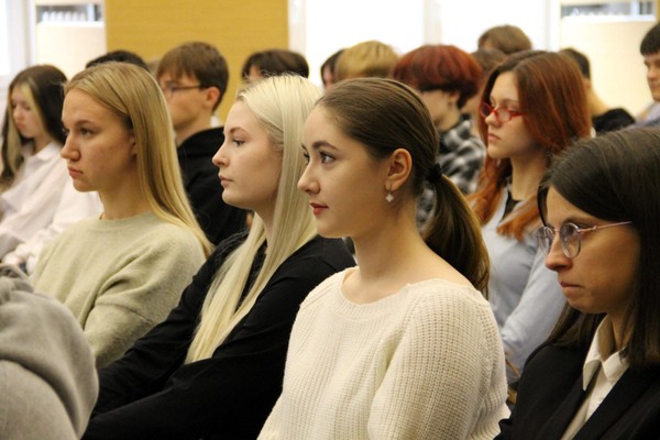 Беседа «В 100 раз быстрее. Как ИИ меняет подход к фото»