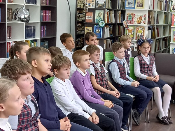 Литературная гостиная «С любовью о маме»