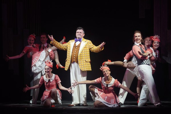 Салют, конферансье