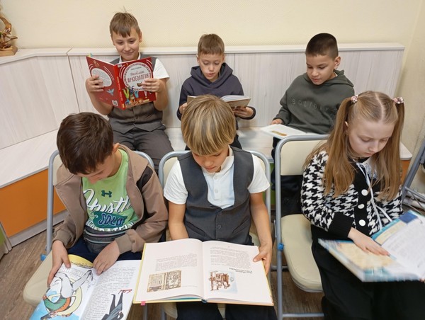 Познавательная викторина «Слитно, раздельно, через дефис?»