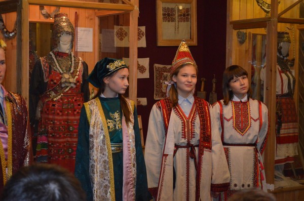 Музейное занятие «В хороводе многоликом»