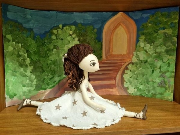 Выставка игрушек ручной работы, посвящённая 100-летию со дня рождения Майи Плисецкой