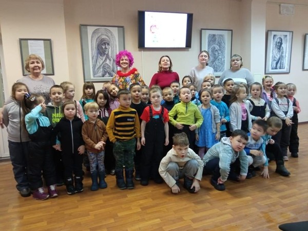 Познавательный час «Замечательные мамы»