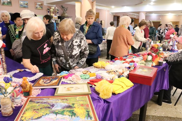 Выставка работ мастериц клуба «Активное долголетие»