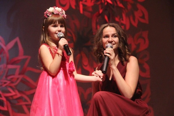 Праздничная программа «Мама, милая моя!»