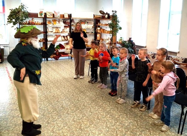 Утренник «Моя мама солнышко, я ее подсолнушек»