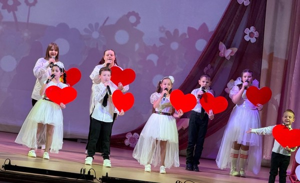 Праздничный концерт «Свет материнской любви»