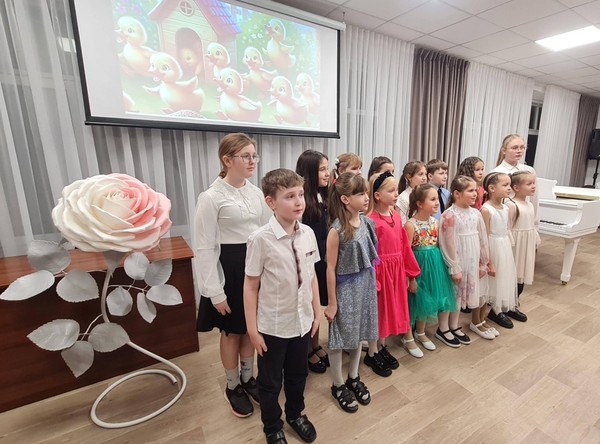 Музыкально-литературная гостиная «Любовью материнской согреты…»