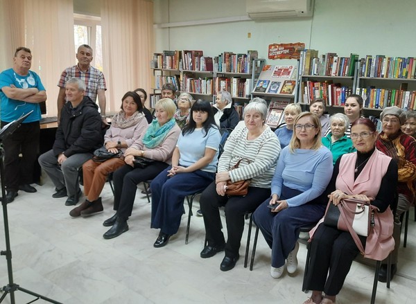 «Мир озарен твоей улыбкой»