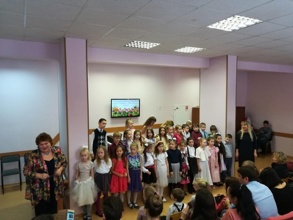 Концертная программа «В маминой улыбке – солнца свет!»