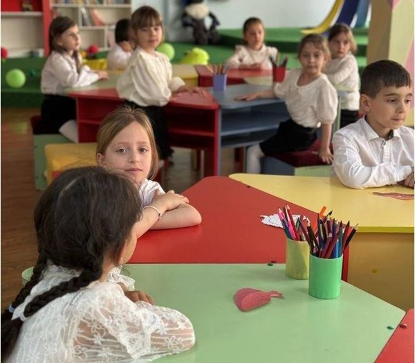 Книжный десант «Читай и создавай миры»