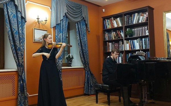 «Между землей и небом»