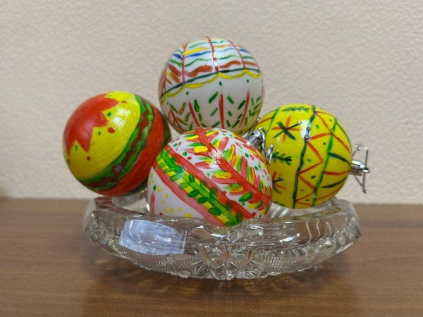 Мастер класс «Волшебные елочные шары: роспись акриловыми красками»