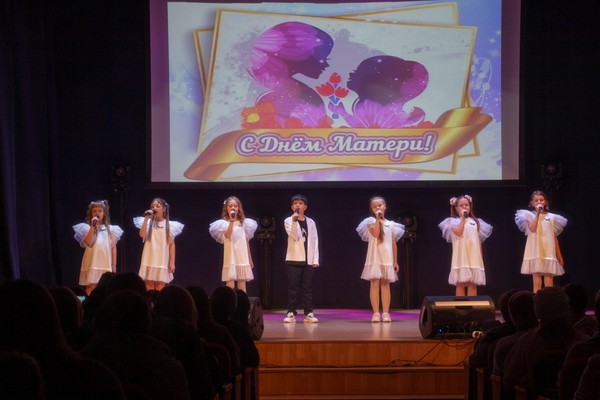 «Мир озарен твоей любовью»праздничный концерт, посвященный Дню матери