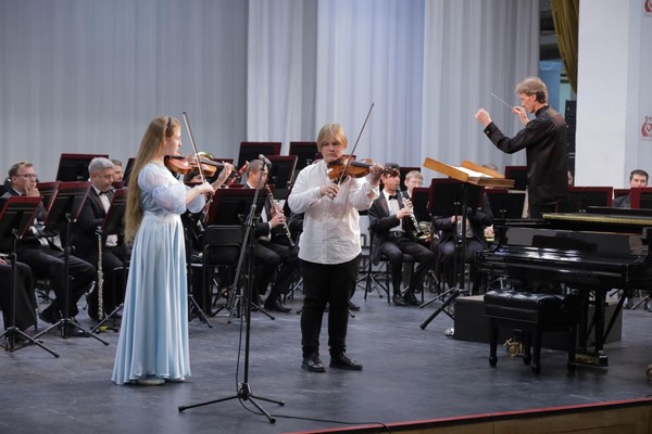 Оркестр им. Еждика. Концерт с учащимися Лицея при РГК