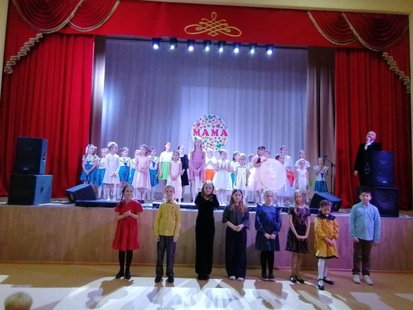 Праздничный концерт, посвящённый Дню матери «Сердце матери»