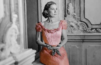 Розовое платье