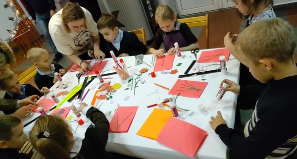 Открытие выставки поделок «Пусть мама улыбнется»