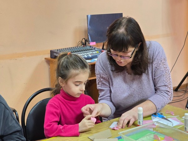 Выставка рисунков «Милая мама»