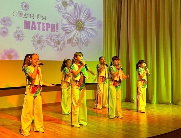 Праздничная программа ко Дню матери