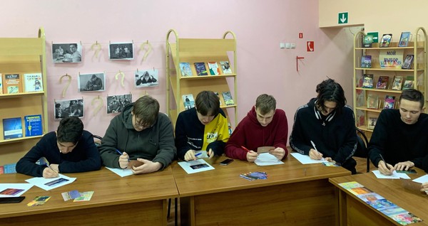 Познавательная программа «Костюмы в литературных произведениях»