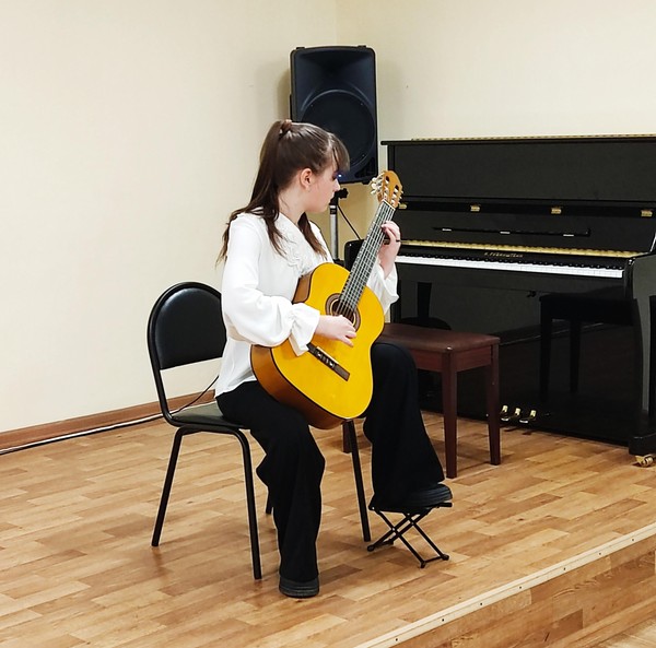 Мастер-класс «Знакомство с шестиструнной гитарой и основные приемы игры на ней»