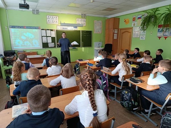 Литературный час «Жди меня и я вернусь...» ко дню рождения К. М. Симонова