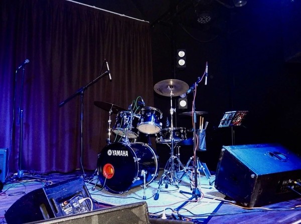 Музыкальный марафон: 6 групп на одной сцене